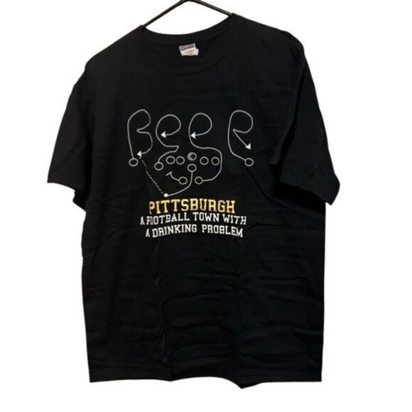 Pittsburgh A Football Town With A Drinking Problem Size Large T-Shirt - Picture 1 of 4